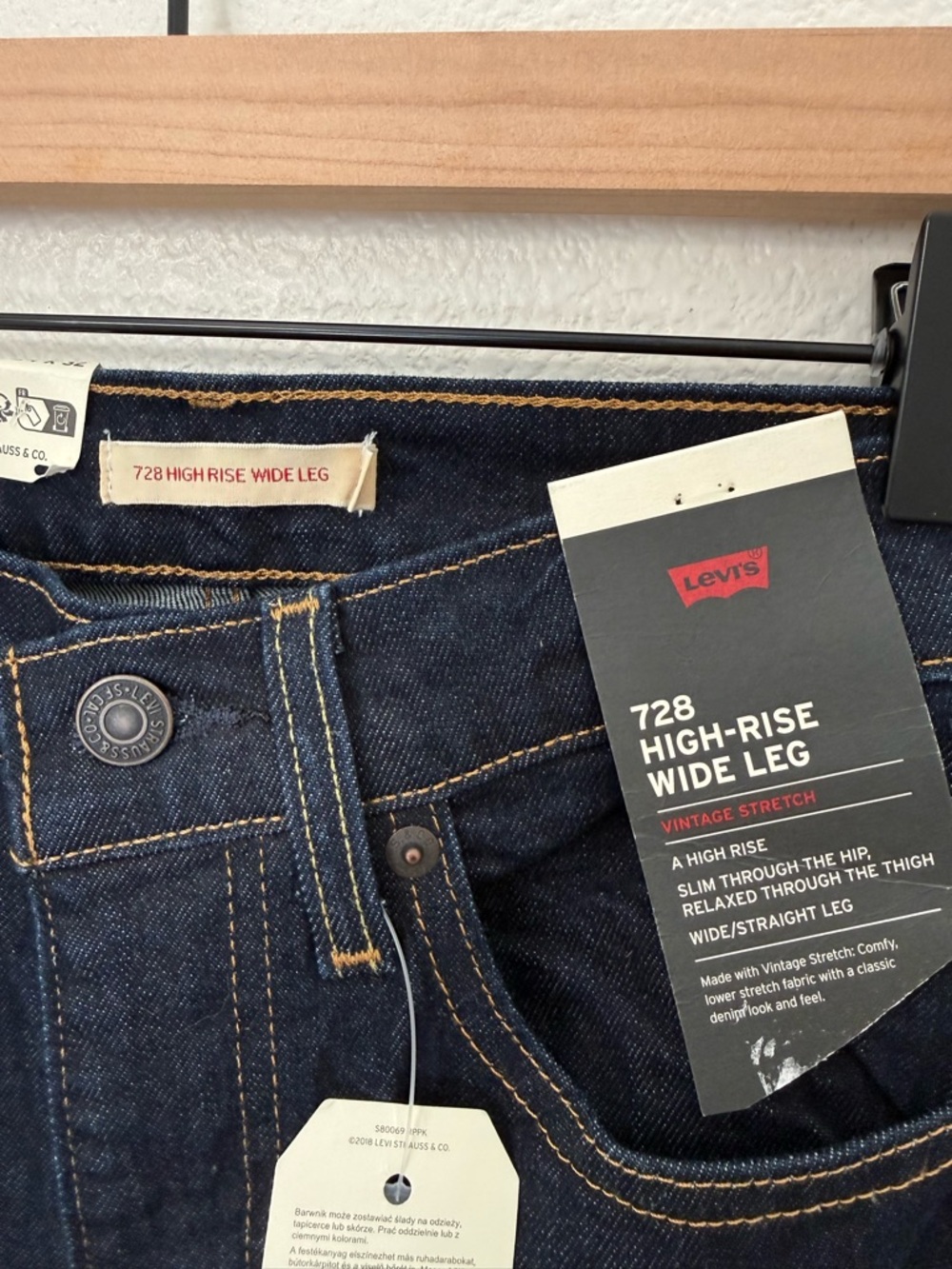 NWT Levi's 728 High-Rise Wide Leg Jeans in Dark Blue - Picture 4 of 8